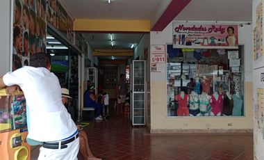 ¡Invierte en el Corazón Comercial de Atacames! 23 Locales y 3 Suites $320.000 negociable