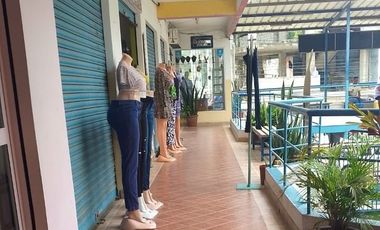 ¡Invierte en el Corazón Comercial de Atacames! 23 Locales y 3 Suites $320.000 negociable