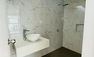 ¡Exclusivo Tríplex En Surco Con Terraza Y Vista Interior!