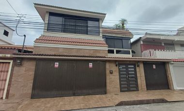¡Casa de venta en La Saiba Guayaquil!