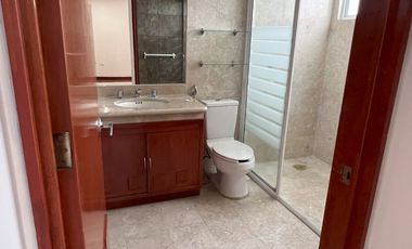 Casa en RENTA EN BOSQUES DE ANGELOPOLIS excelente iluminación y distribución