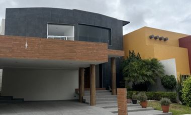 Casa en RENTA EN BOSQUES DE ANGELOPOLIS excelente iluminación y distribución