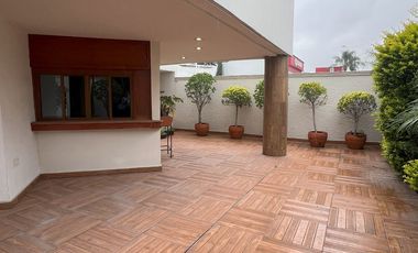 Casa en RENTA EN BOSQUES DE ANGELOPOLIS excelente iluminación y distribución