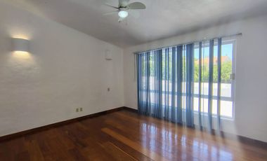 RENTA CASA EN VILLAS DEL MESÓN CON CUARTO DE SERVICIO Y ESTUDIO INDEPENDIENTE