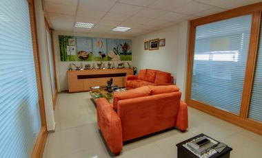 Edificio en renta en Metepec en la purísima ideal para oficinas amplias.