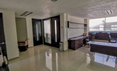 Edificio en renta en Metepec en la purísima ideal para oficinas amplias.