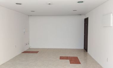 renta oficina/consultorio interior plaza Blvd. Díaz Ordaz Las Reynas Irapuato, Gto.