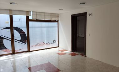 renta oficina/consultorio interior plaza Blvd. Díaz Ordaz Las Reynas Irapuato, Gto.