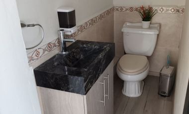 renta oficina/consultorio interior plaza Blvd. Díaz Ordaz Las Reynas Irapuato, Gto.