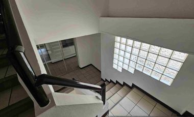 Edificio en Renta sobre 25 Poniente, Col. Los Volcanes – Ideal para Oficinas, Negocio o Escuela