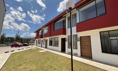 Casa dos habitaciones, sin estacionamiento, Yaruqui