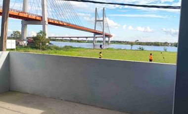 En Venta Casita de dos pisos construcción Nueva con Vista al Frente y al Río Nanay, Distrito de Punchana, Maynas, Loreto