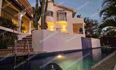 En venta Residencia con vista al Mar