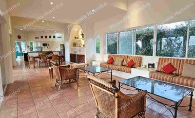 En venta Residencia con vista al Mar