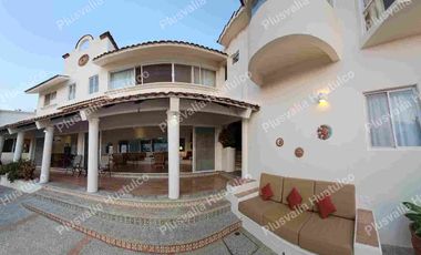En venta Residencia con vista al Mar