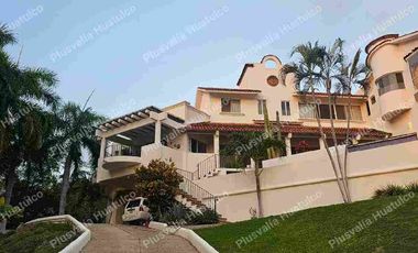 En venta Residencia con vista al Mar