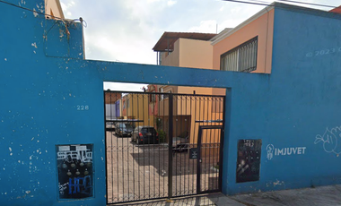 REMATO CASA EN. GUADALAJARA, CALLE AZUCENA, COL. JARDINES DE LA PAZ.