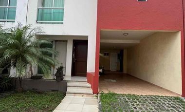 CASA EN RENTA AMUEBLADA Y CLIMATIZADA EN PRIVADA CON 3 RECÁMARAS, ALBERCA. CERCA DE PLAYAS Y PLAZAS EN BOCA DEL RÍO CON MTTO INCLUIDO $16,999
