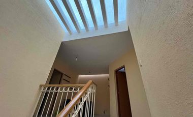 CASA EN RENTA AMUEBLADA Y CLIMATIZADA EN PRIVADA CON 3 RECÁMARAS, ALBERCA. CERCA DE PLAYAS Y PLAZAS EN BOCA DEL RÍO CON MTTO INCLUIDO $16,999