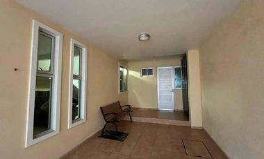 CASA EN RENTA AMUEBLADA Y CLIMATIZADA EN PRIVADA CON 3 RECÁMARAS, ALBERCA. CERCA DE PLAYAS Y PLAZAS EN BOCA DEL RÍO CON MTTO INCLUIDO $16,999