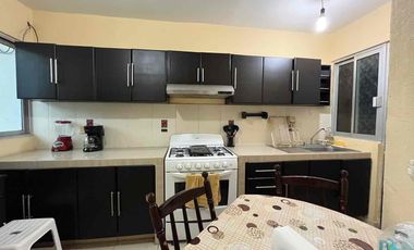 CASA EN RENTA AMUEBLADA Y CLIMATIZADA EN PRIVADA CON 3 RECÁMARAS, ALBERCA. CERCA DE PLAYAS Y PLAZAS EN BOCA DEL RÍO CON MTTO INCLUIDO $16,999