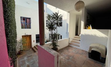 VENTA CASA ESTILO BARRAGÁN EN LA CALLE SANTIAGO, COL. LOMAS QUEBRADAS