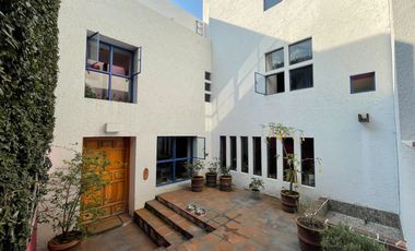 VENTA CASA ESTILO BARRAGÁN EN LA CALLE SANTIAGO, COL. LOMAS QUEBRADAS