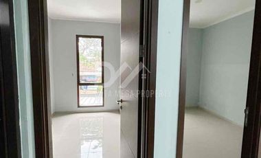 Rumah cantik dijual cepat,siap huni letak strategis