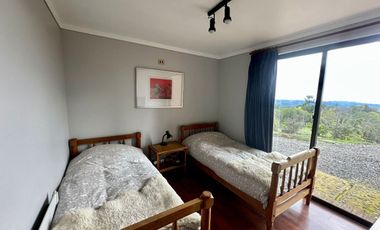 SE VENDE PARCELA CON CASA SOLIDA EN CONDOMINIO