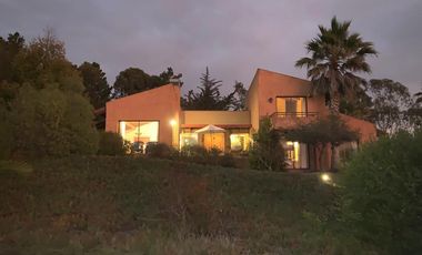 SE VENDE PARCELA CON CASA SOLIDA EN CONDOMINIO