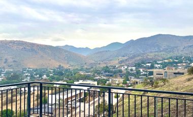 Casa en venta 4 d y 3 b piscina vista panóramica en Chicureo