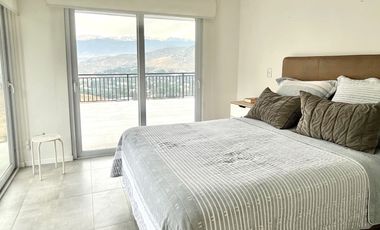 Casa en venta 4 d y 3 b piscina vista panóramica en Chicureo