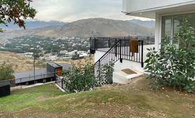 Casa en venta 4 d y 3 b piscina vista panóramica en Chicureo