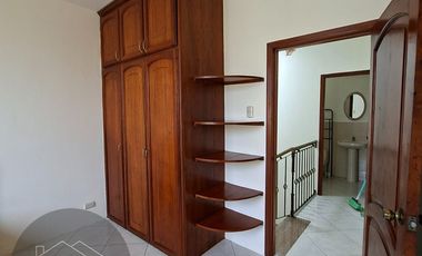 En Machala LInda Casa en Alquiler dentro de Urbanización Privada ubicada a 3 minutos del Centro