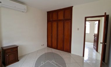 En Machala LInda Casa en Alquiler dentro de Urbanización Privada ubicada a 3 minutos del Centro