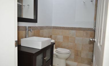 Venta de Casa en Residencial El Rincón, a un lado del Salón Flamingos, 10 minutos a zona Rio