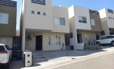 Venta de Casa en Residencial El Rincón, a un lado del Salón Flamingos, 10 minutos a zona Rio