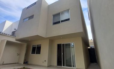Venta de Casa en Residencial El Rincón, a un lado del Salón Flamingos, 10 minutos a zona Rio