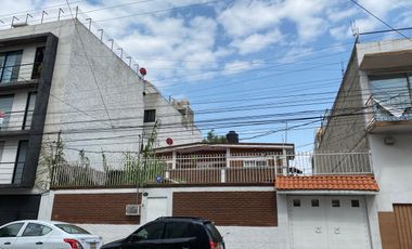 Hermosa casa muy amplia, muy ubicada, totalmente renovada.