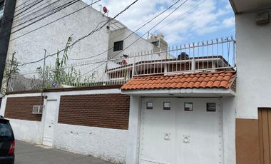 Hermosa casa muy amplia, muy ubicada, totalmente renovada.