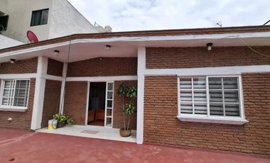 Hermosa casa muy amplia, muy ubicada, totalmente renovada.