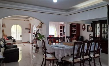 Hermosa casa muy amplia, muy ubicada, totalmente renovada.