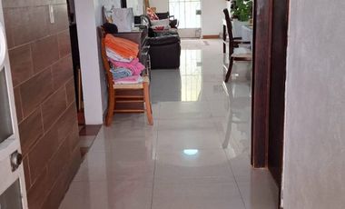 Hermosa casa muy amplia, muy ubicada, totalmente renovada.