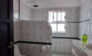 Hermosa casa muy amplia, muy ubicada, totalmente renovada.