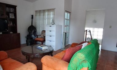 Hermosa casa muy amplia, muy ubicada, totalmente renovada.