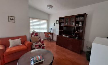 Hermosa casa muy amplia, muy ubicada, totalmente renovada.