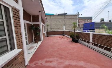 Hermosa casa muy amplia, muy ubicada, totalmente renovada.