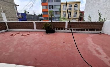 Hermosa casa muy amplia, muy ubicada, totalmente renovada.