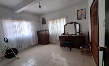 Hermosa casa muy amplia, muy ubicada, totalmente renovada.