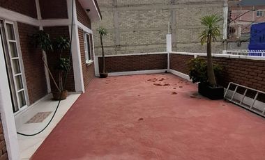 Hermosa casa muy amplia, muy ubicada, totalmente renovada.